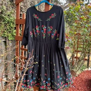 Torrid dress black with floral embroidery hem elastic waistband Sz 1X